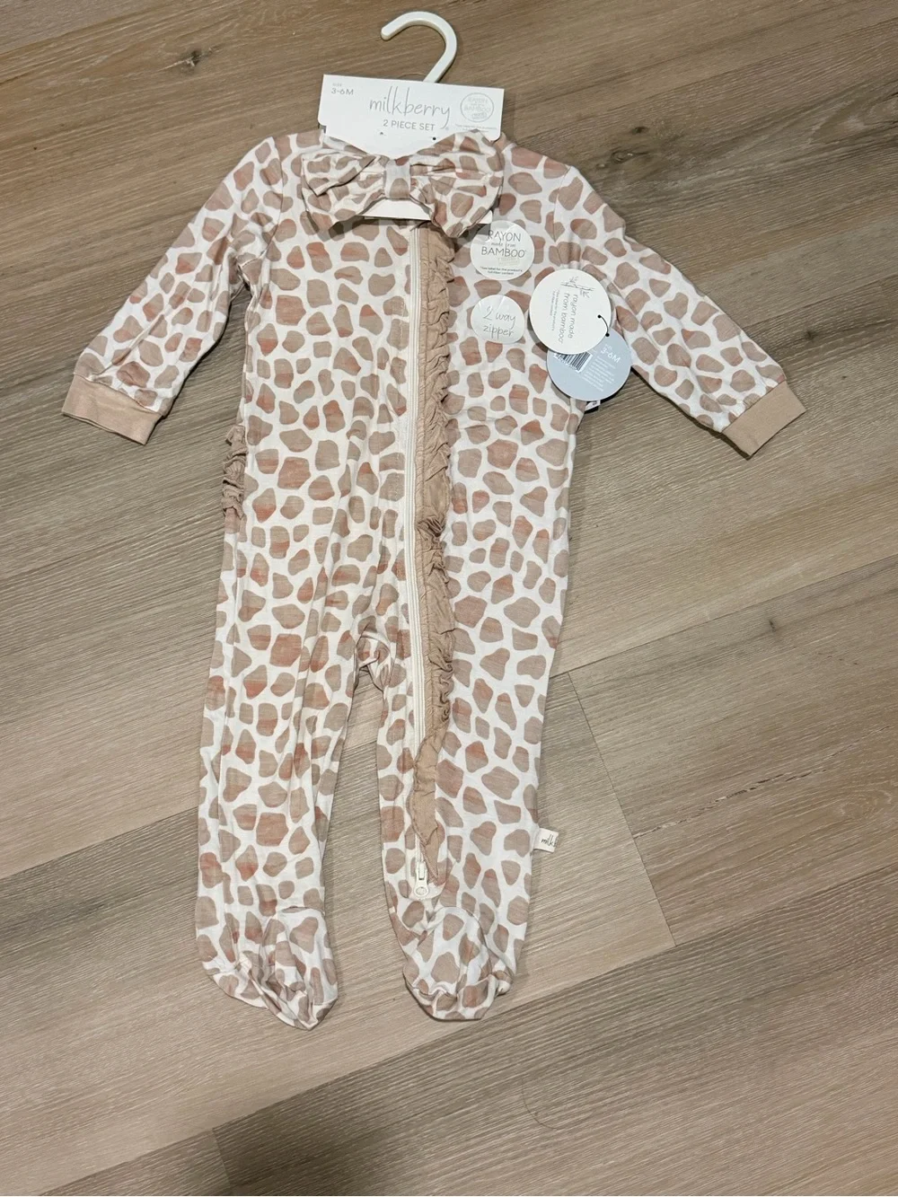 Milkberry giraffe print outfit sleeper pajamas size 3-6 months